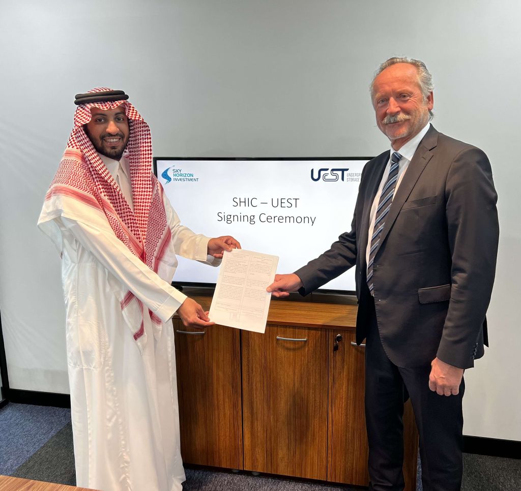 Sadoon Bin Khalid Al Khaldi, CEO, Sky Horizon Investment. & Dr Diethard Kratzer, Managing Director, UEST / © UEST